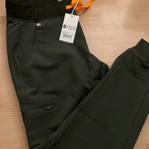 BRAND NEW Moss Figs scrubs!